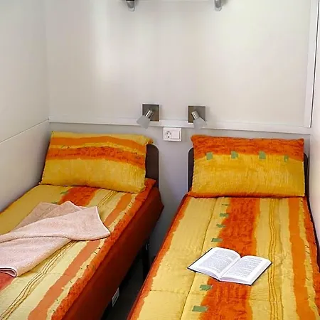 Mobilhome Victoria Lanterna فندق